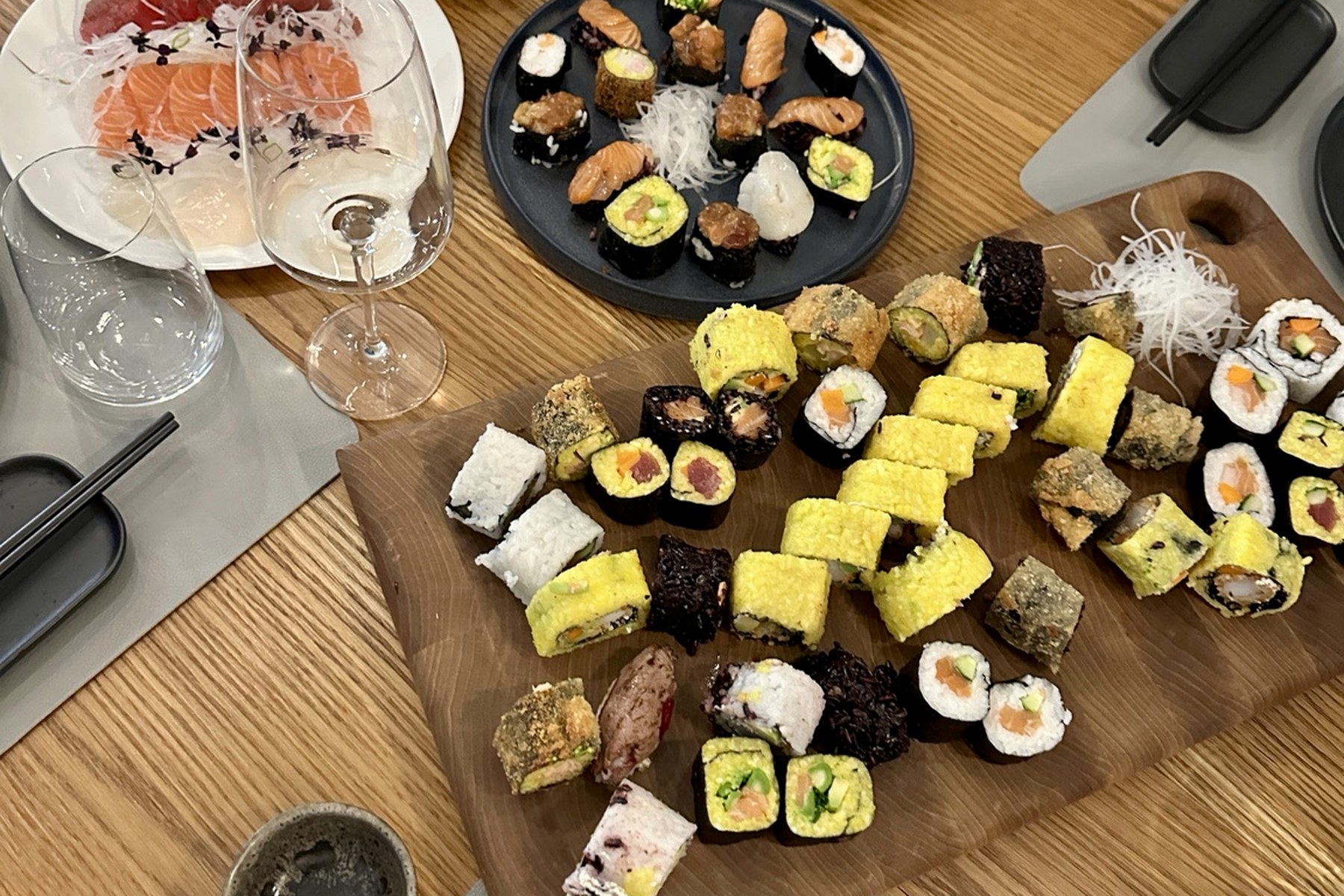 Gemeinsame Tafel als Inspirationsbild für einen Teamabend in der EVENTKITCHEN